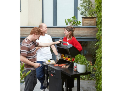 Barbecook E-Luca met mensen eromheen