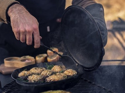 Barebones chefs lepel in pan
