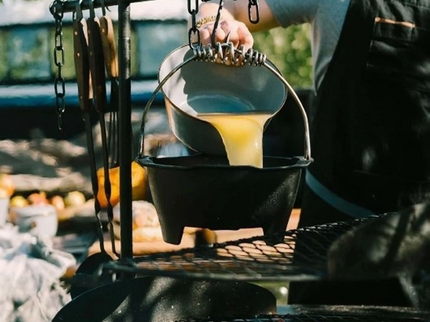 Barebones Dutch oven 3,8L sfeerfoto met soep