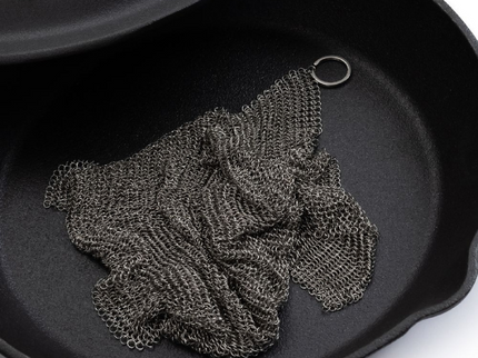 Barebones Fine Mesh productfoto met pan
