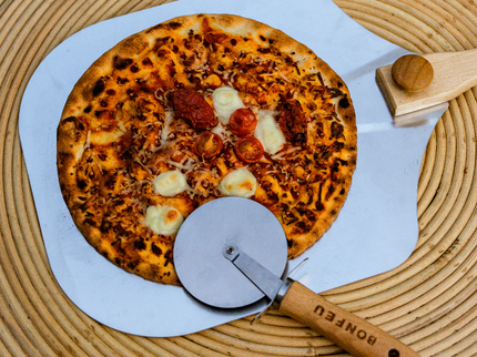 BonFeu BonPizza Wheel with pizza
