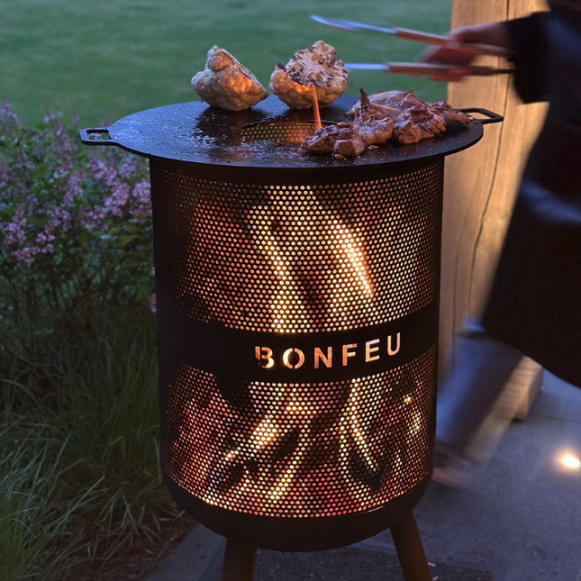 BonFeu BonVes vuurkorf met plancha bakplaat in actie