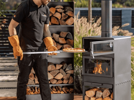 CookKing Tuinhaard Vento met Oven sfeerfoto pizza bakken in oven