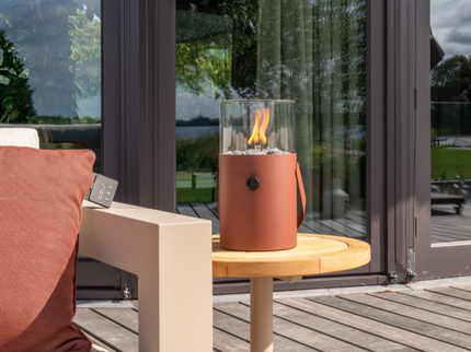 Cosiscoop Original Terra Brown op bijzettafel