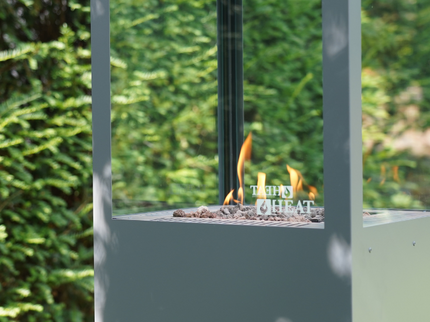 HEAT Utevarme antraciet sfeerbeeld closeup brander