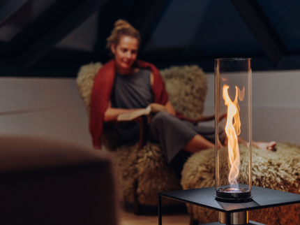 Table basse FIRE FRAME avec foyer de table SPIN air 1200 encastrable höfats