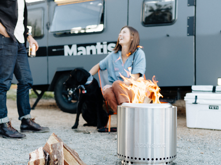 Solo Stove Ranger Vuurkorf met Staander sfeerfoto