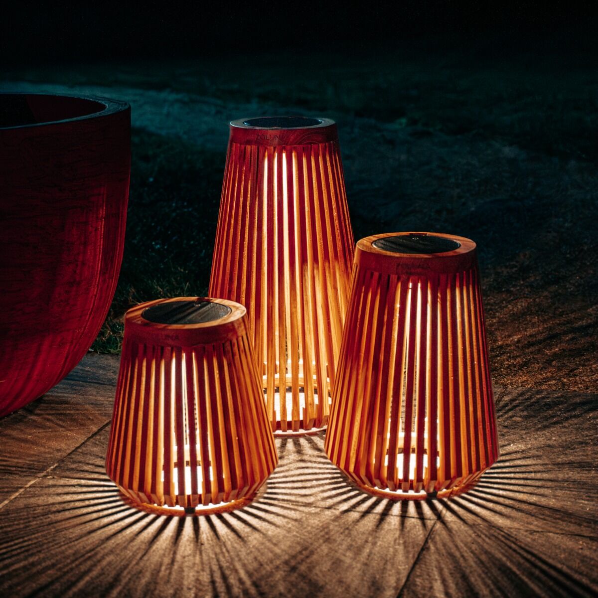 Lampadaire solaire Lon XL en teck ZOLUNA