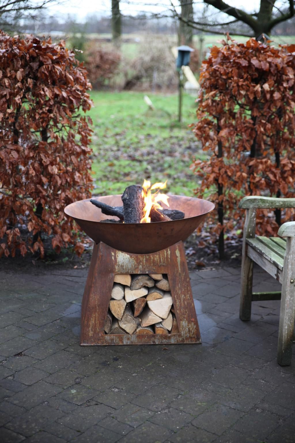 Esschert Coupe-feu avec stockage du bois