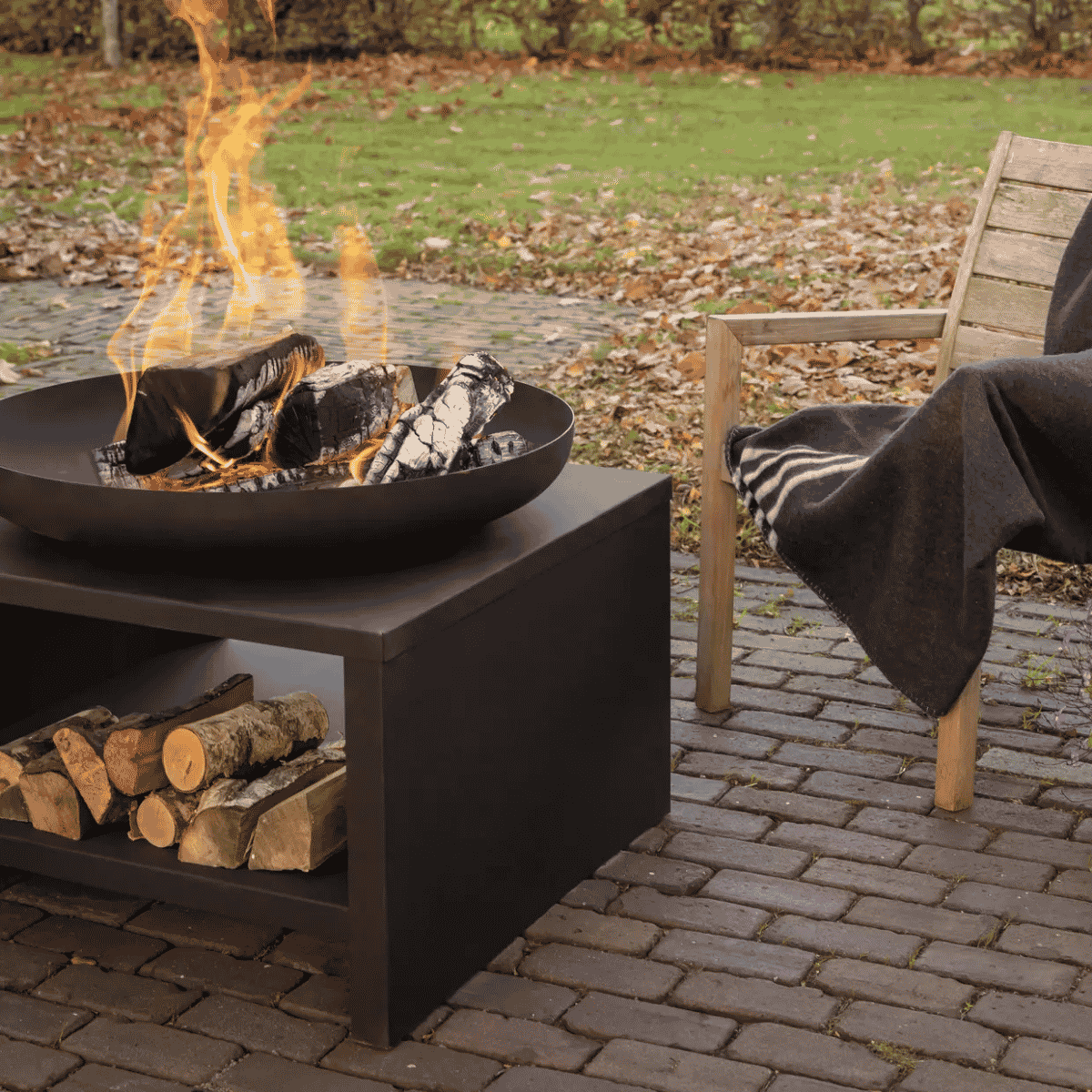Brasero bol à feu avec range-bûches 80 cm noir Esschert Design