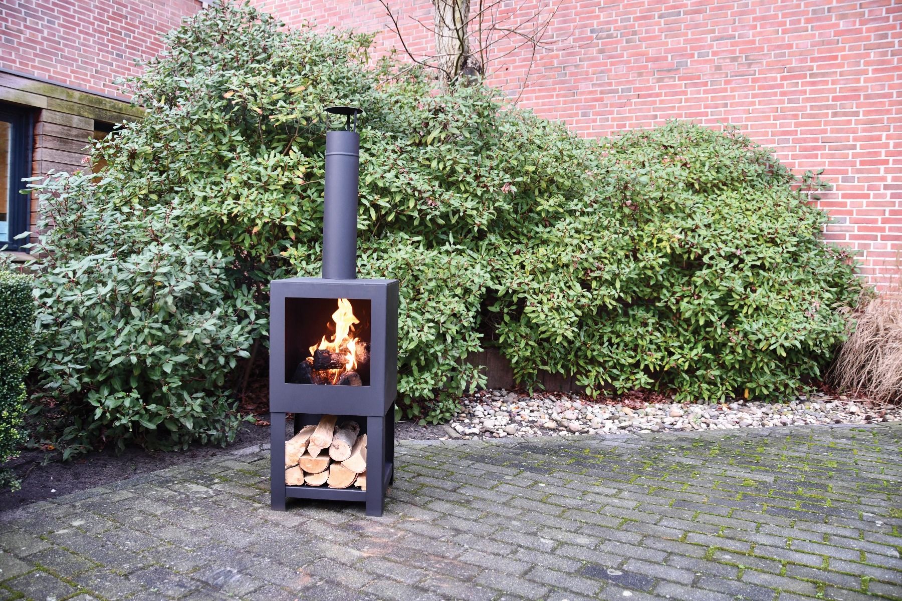 Esschert Cheminée de jardin avec rangement du bois Noir