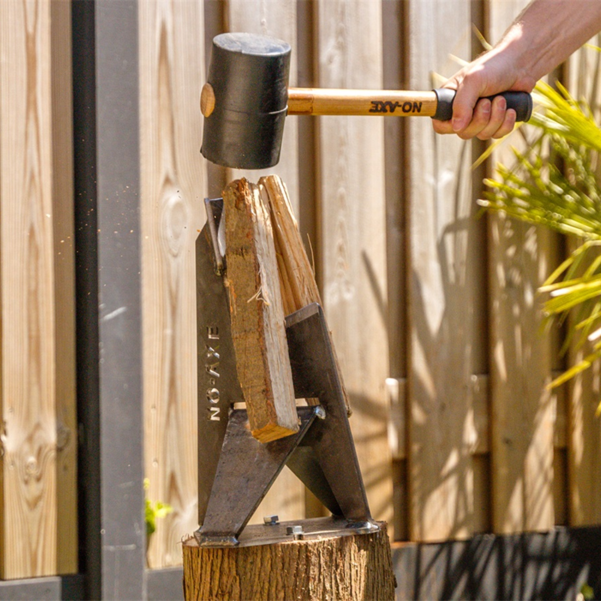 NO-AXE Fendeuse à bois et marteau