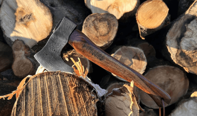 Fendre le bois en toute sécurité avec une bonne hache  