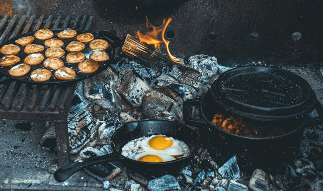 Faire des recettes d'hiver avec des poêles en fonte