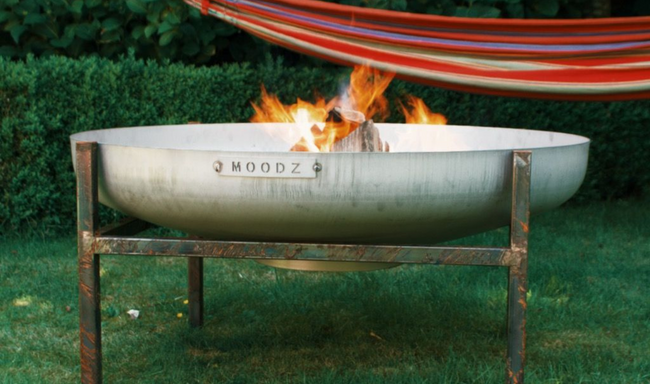 Un bol de feu MOODZ pour un jardin chaleureux