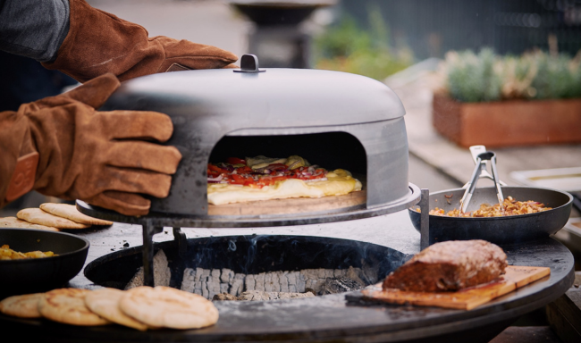 Faites les pizzas dans votre four à pizza d'extérieur